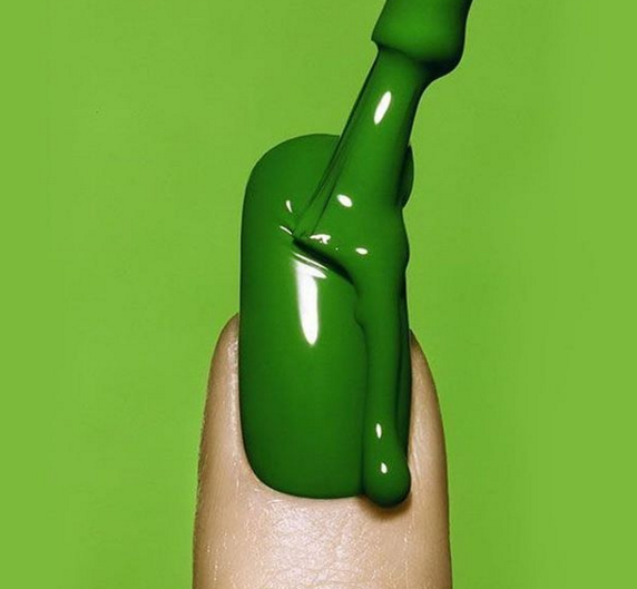 Аксессуары для волос в стиле ретро, цветная тушь и зеленые лаки для ногтей