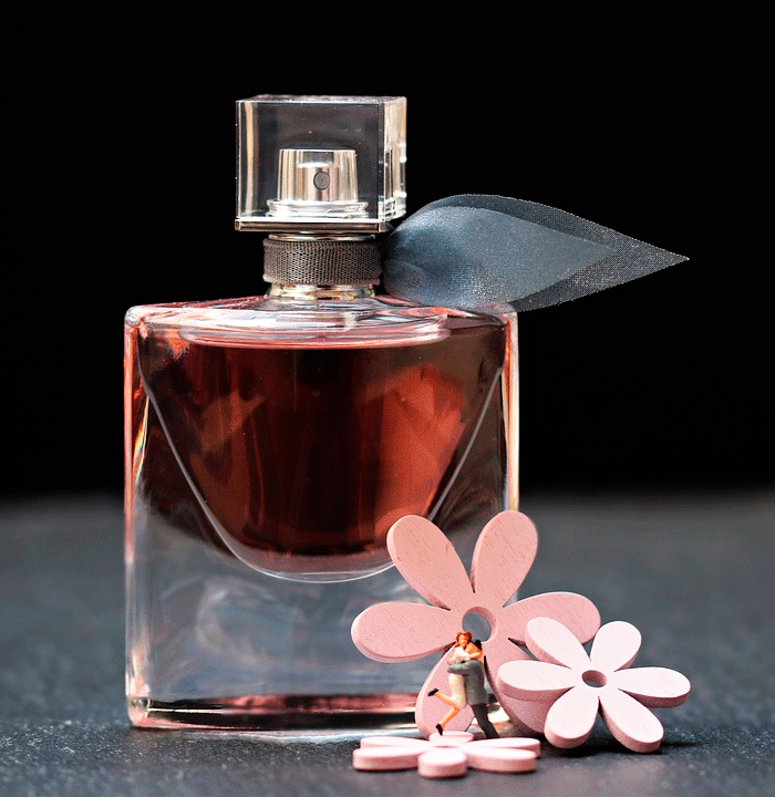 Способы нанесения парфюма, о которых мало кто знает