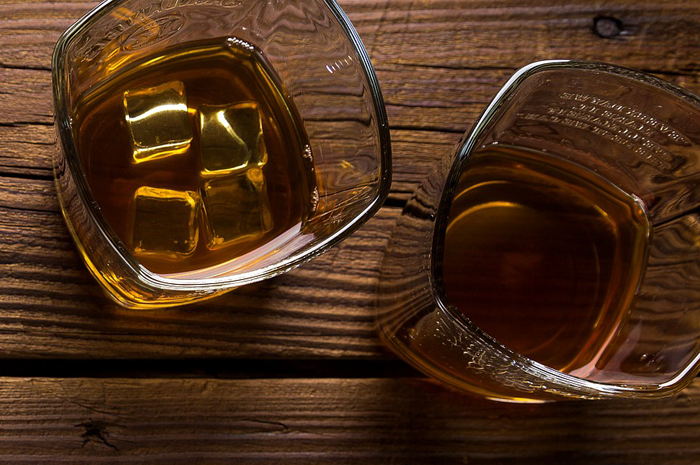 Ноты виски, водки и рома в современной парфюмерии
